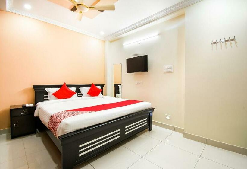 ホテル Oyo 71081 Apple Guest Rooms