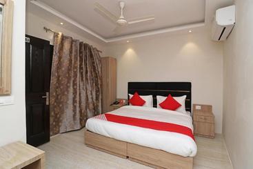 هتل Oyo 72123  Sk Yercaud