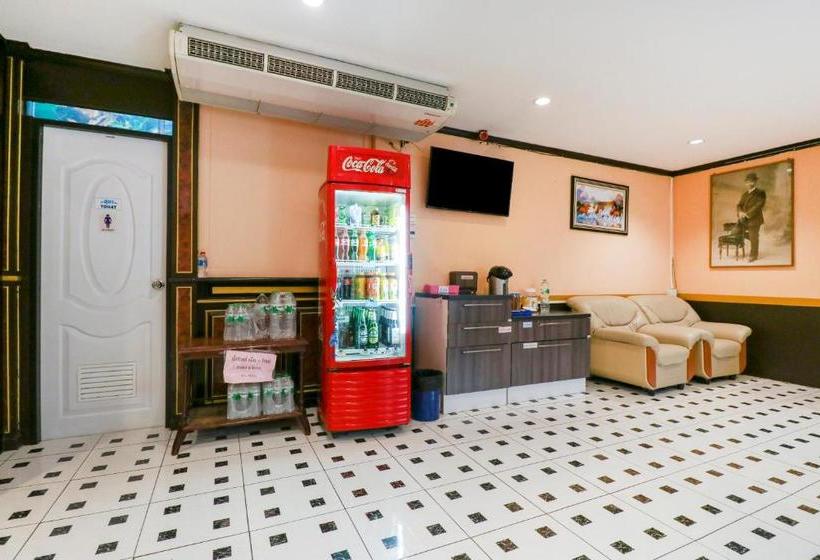 فندق Oyo 952 Ocean Gold Card Ayutthaya