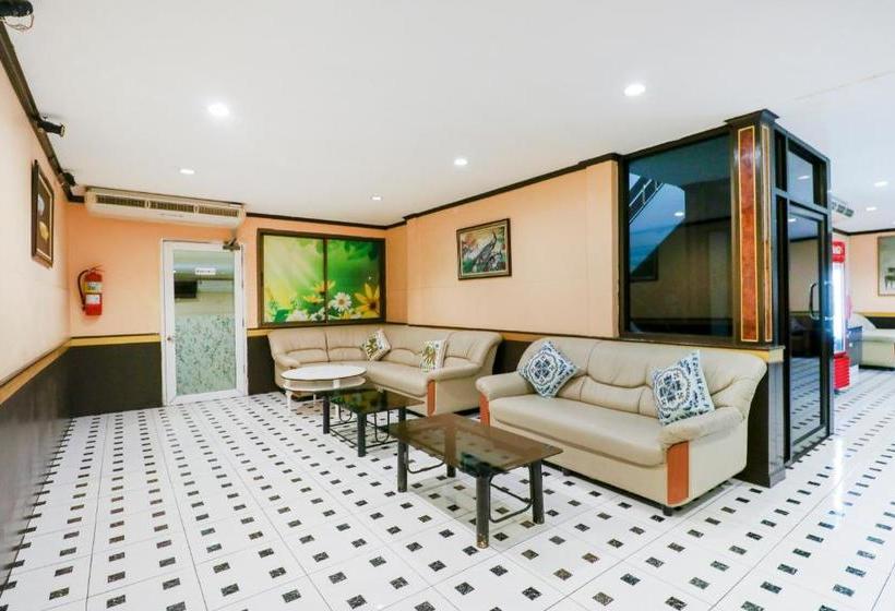 فندق Oyo 952 Ocean Gold Card Ayutthaya