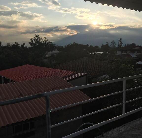 هتل Tababela Airport B&b