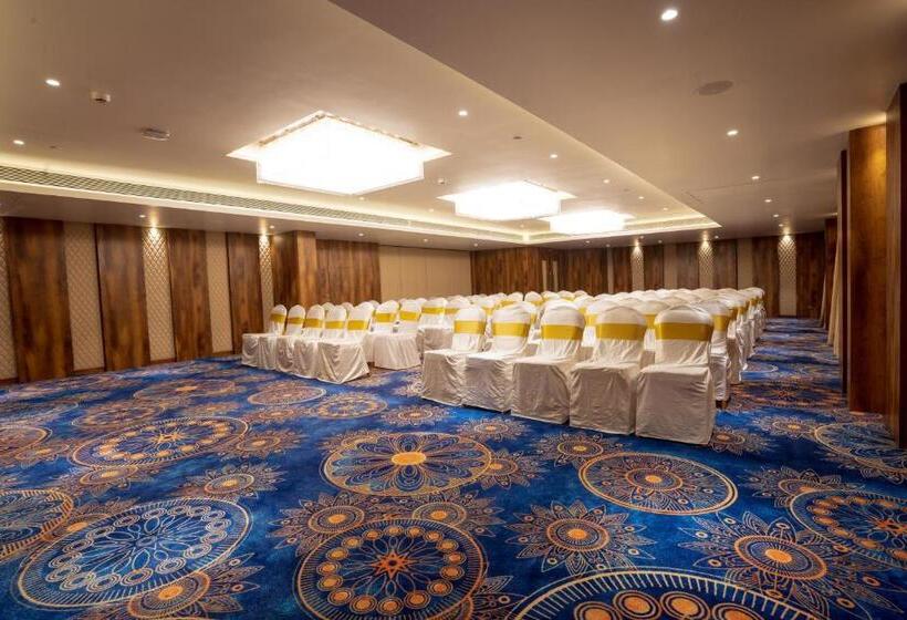 فندق The Orchid Lonavala