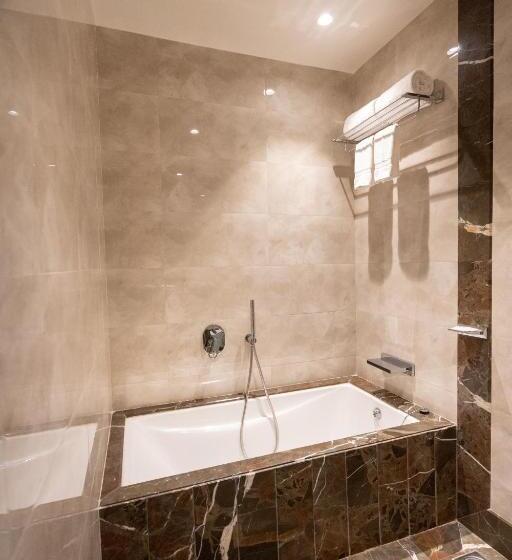 فندق The Orchid Lonavala