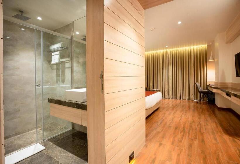 فندق The Orchid Lonavala