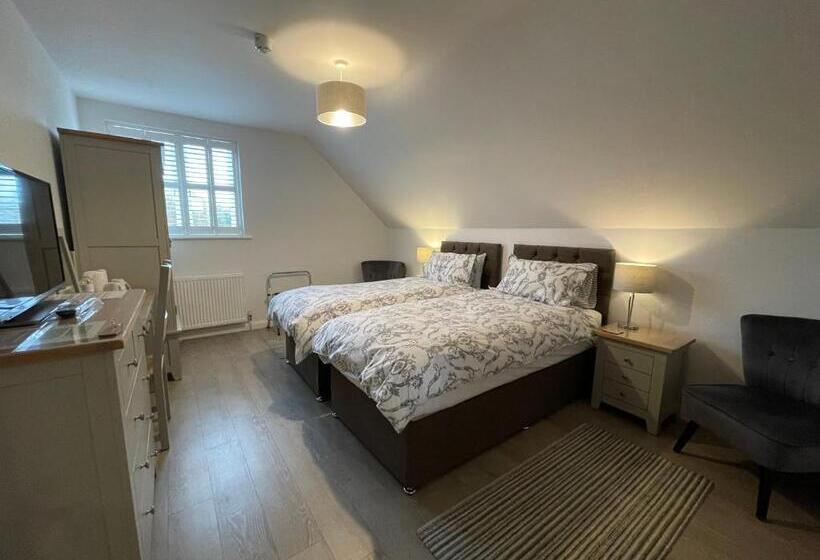 بنسيون Cotswold Hare