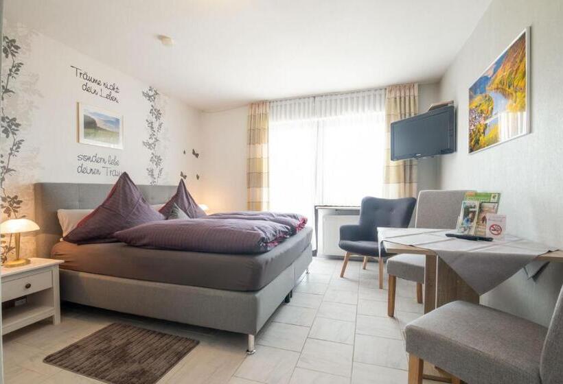 ペンション Landhaus Heimisch Bed & Breakfast