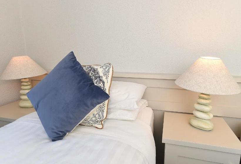 פנסיון Whispering Pines