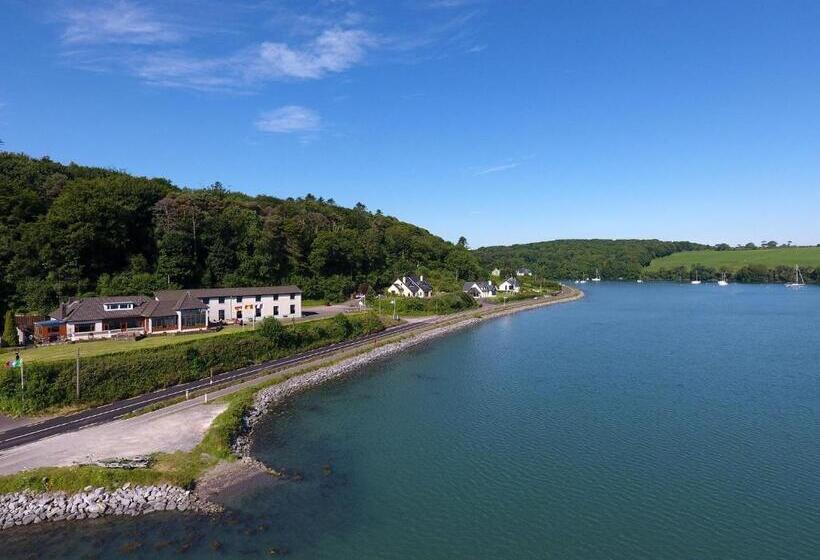 פנסיון Whispering Pines