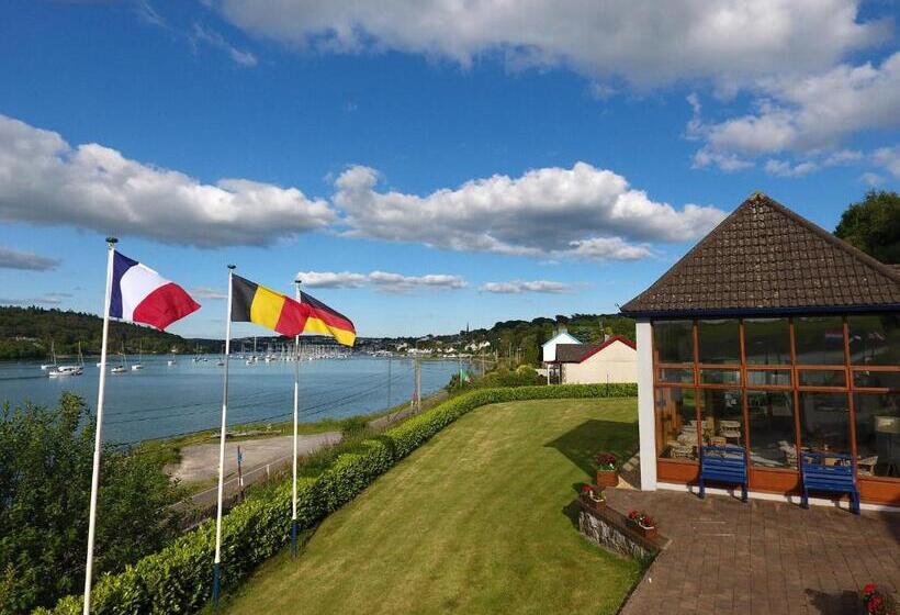 פנסיון Whispering Pines