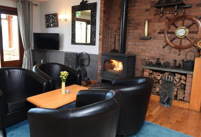 פנסיון Whispering Pines