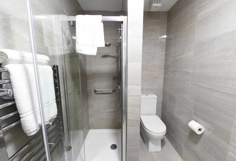 פנסיון Whispering Pines