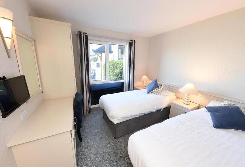 פנסיון Whispering Pines