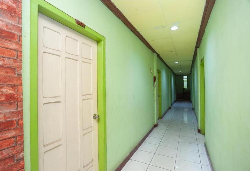 Reddoorz Syariah At Hotel Matahari 2