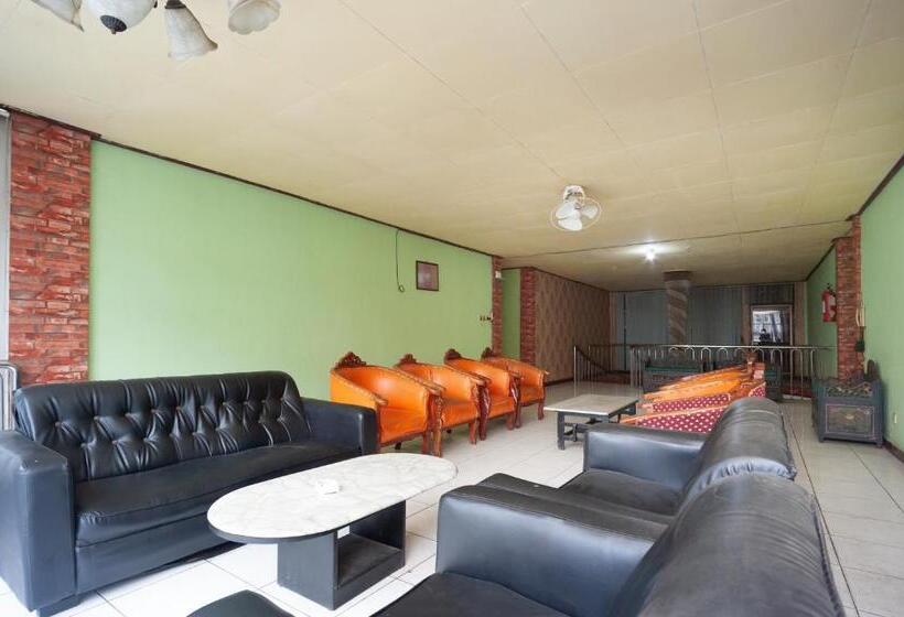 Reddoorz Syariah At Hotel Matahari 2