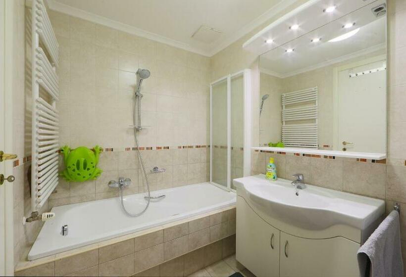 The Bluedeck Wellness Apartment