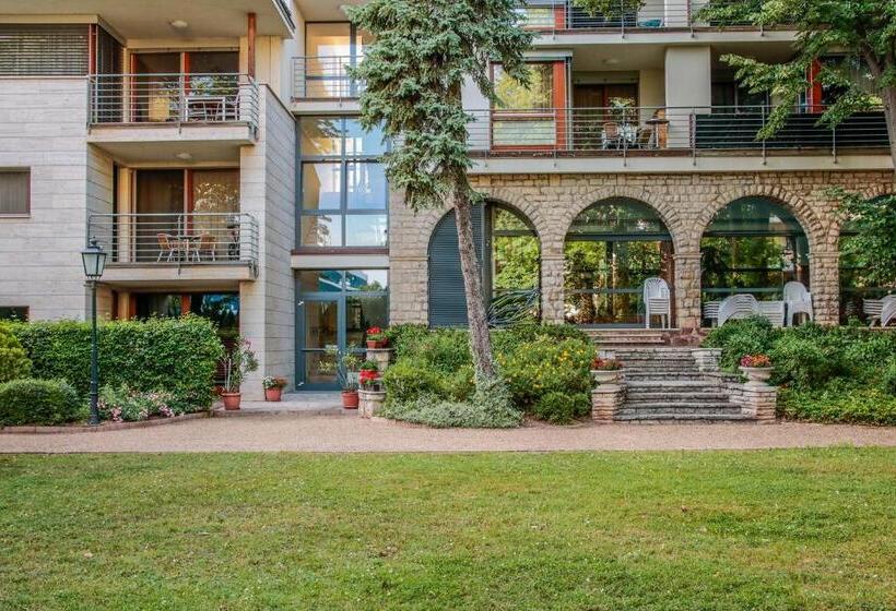 The Bluedeck Wellness Apartment