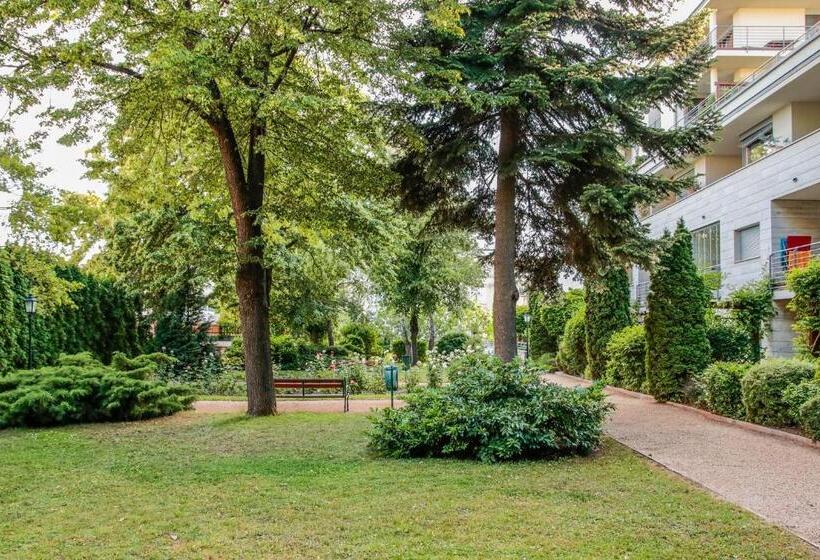 The Bluedeck Wellness Apartment