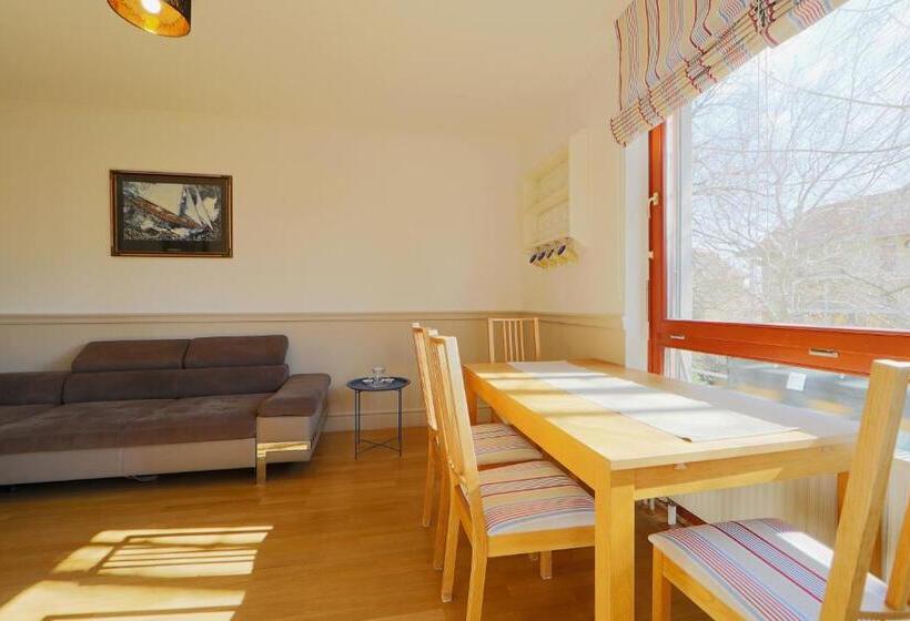 The Bluedeck Wellness Apartment