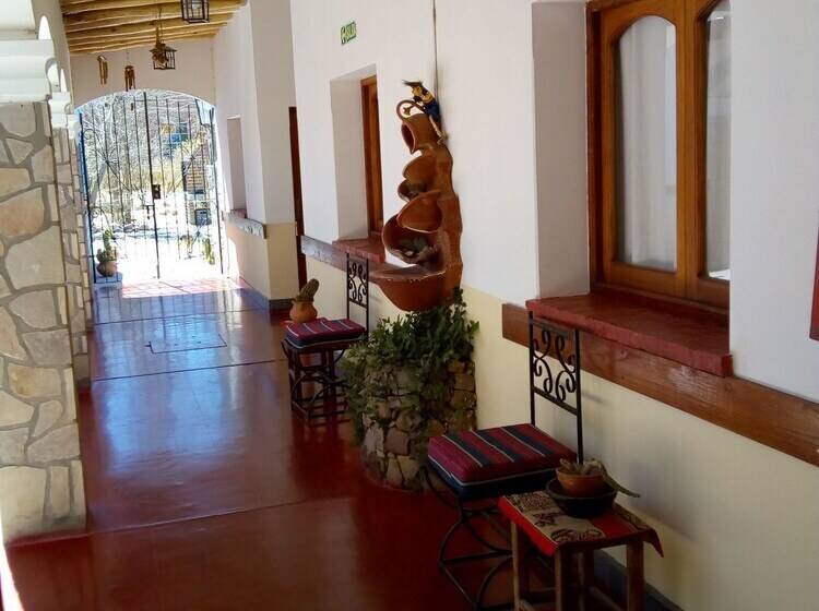 ユースホステル Azul Humahuaca Hostal