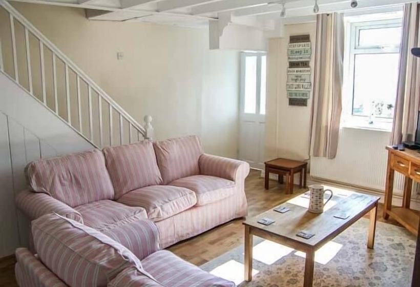 Arallt Holiday Cottage