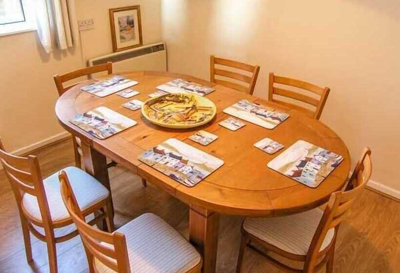 Arallt Holiday Cottage