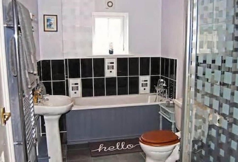 צימר Highbury Garden Suite