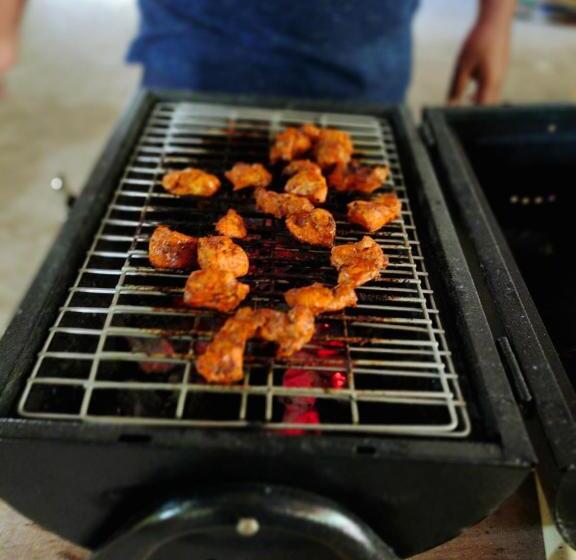 تختخواب و صبحانه Le Charmin