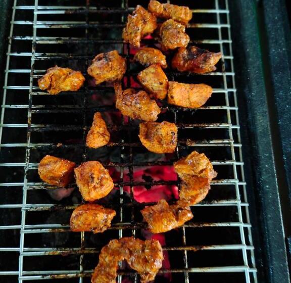 تختخواب و صبحانه Le Charmin