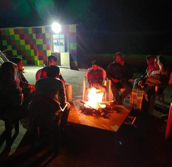 تختخواب و صبحانه Le Charmin