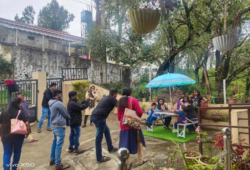 تختخواب و صبحانه Le Charmin