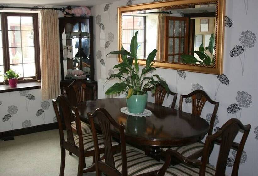 مبيت وإفطار The Old School House