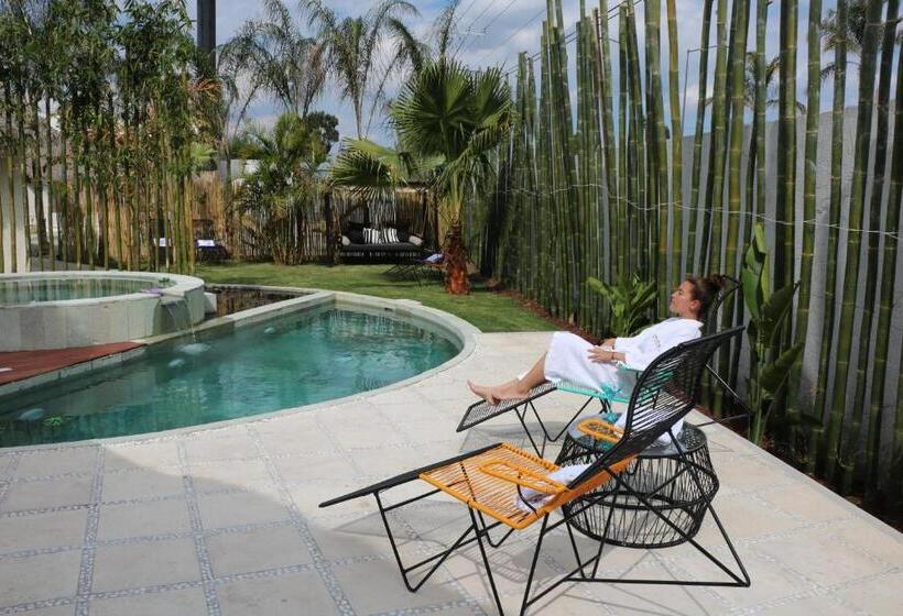 Casa Flores Hotel & Spa