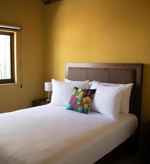 Casa Flores Hotel & Spa
