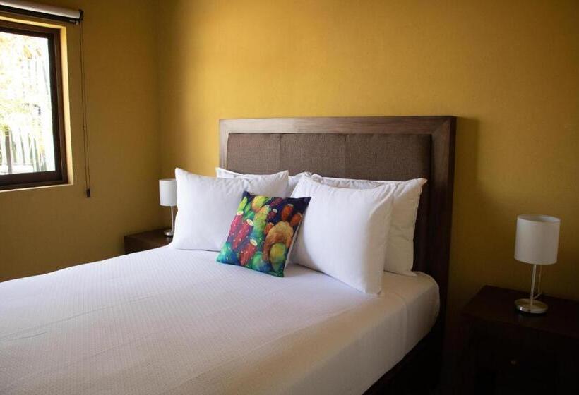 Casa Flores Hotel & Spa