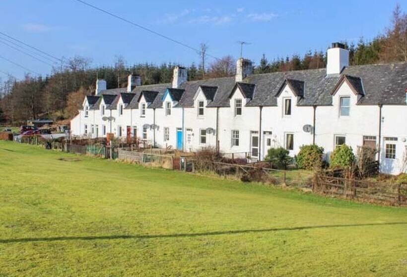 Crinan Canal Cottage No8, Kilmartin