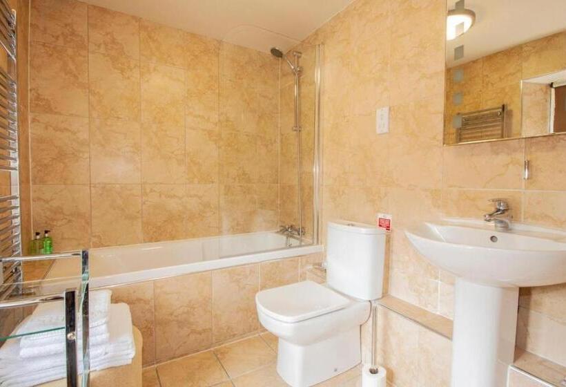 簡易ホテル The Tankerville Arms