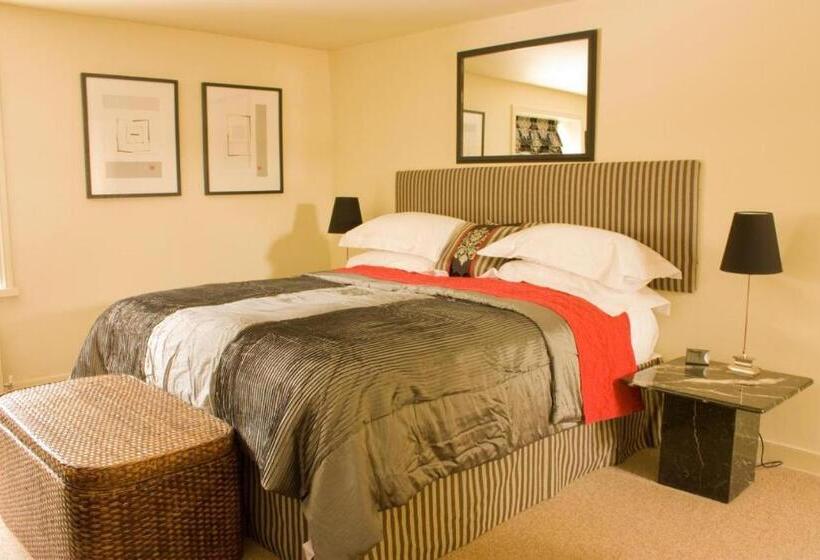 簡易ホテル The Tankerville Arms