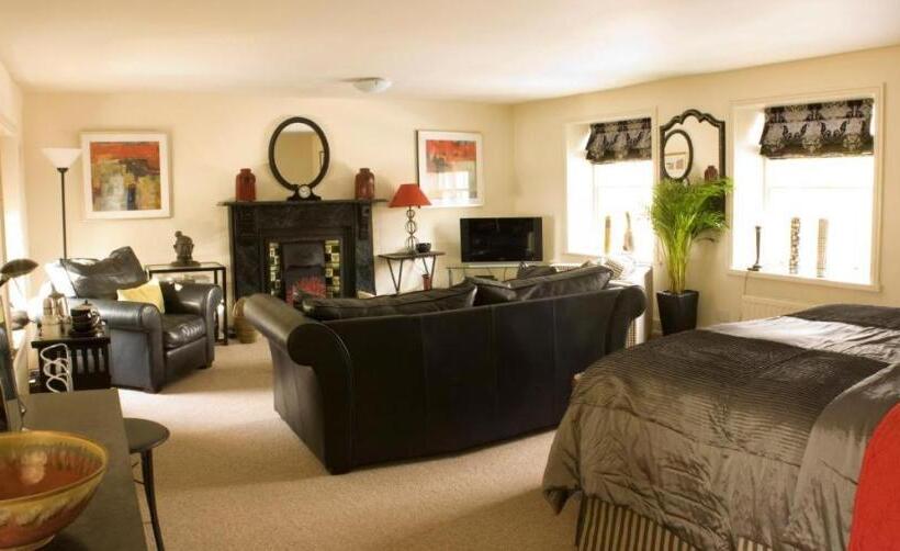 簡易ホテル The Tankerville Arms