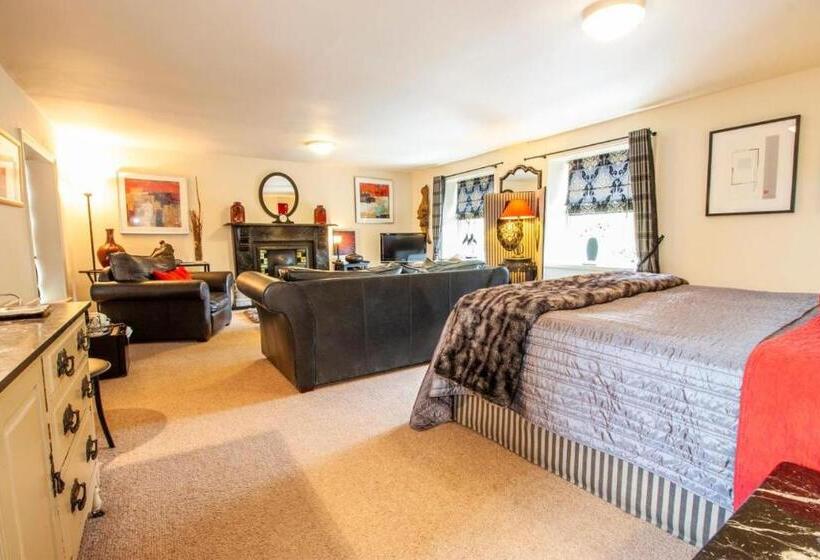 簡易ホテル The Tankerville Arms