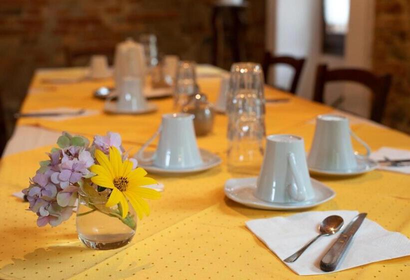 فندق Agriturismo Erbaluna