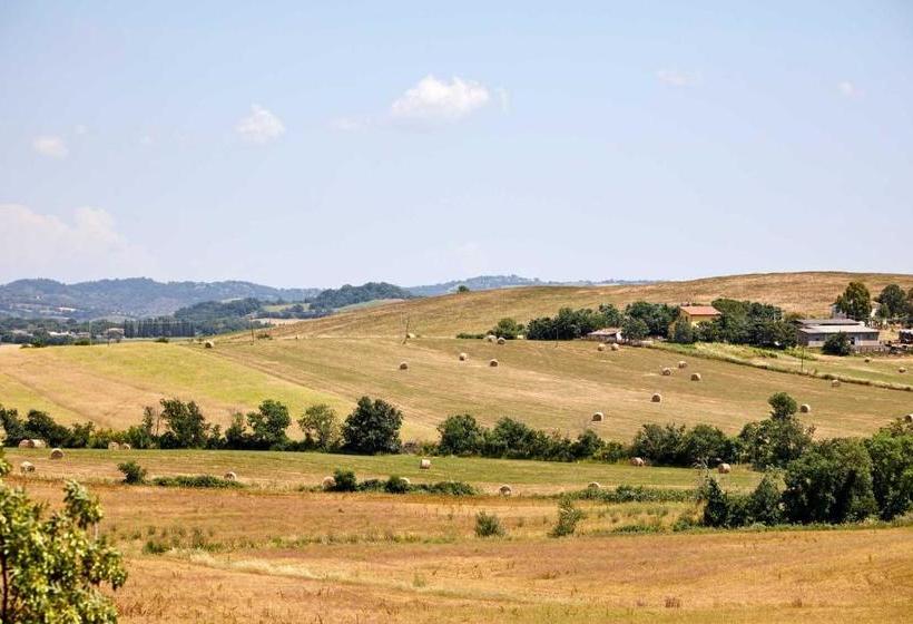 בית מלון כפרי Agriturismo Montecrespini