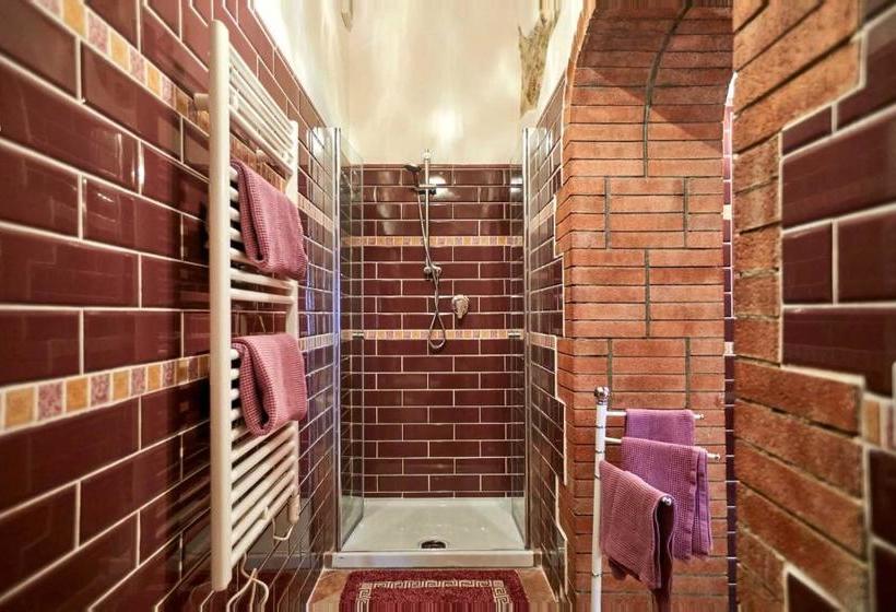 בית מלון כפרי Agriturismo Montecrespini