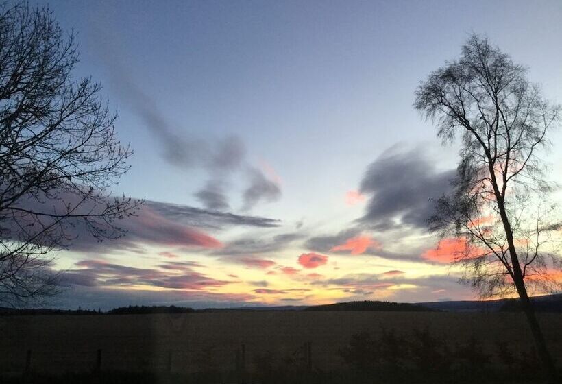 Отель Black Isle Lodge