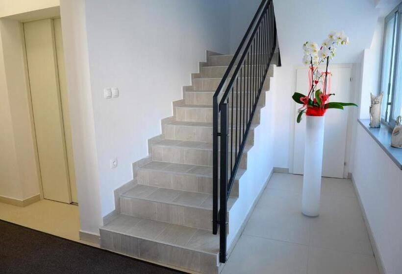 هتل Hostel Ormož