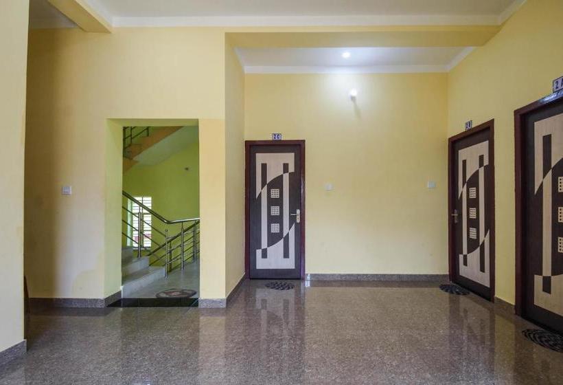 בית מלון כפרי Oyo 65496 Kunjakashi Fooding And Lodging