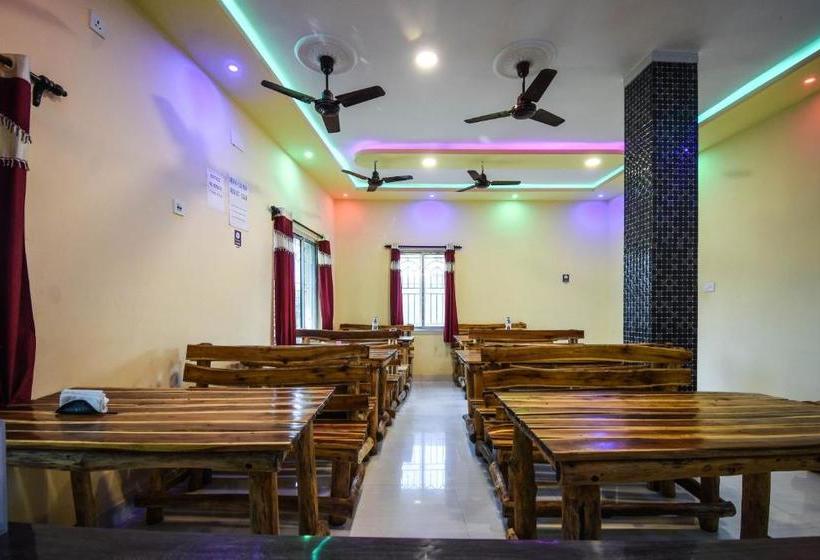 בית מלון כפרי Oyo 65496 Kunjakashi Fooding And Lodging