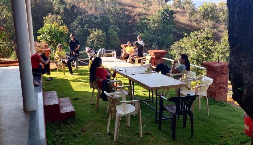 בית מלון כפרי Shivneri Agro Tourism, Tapola