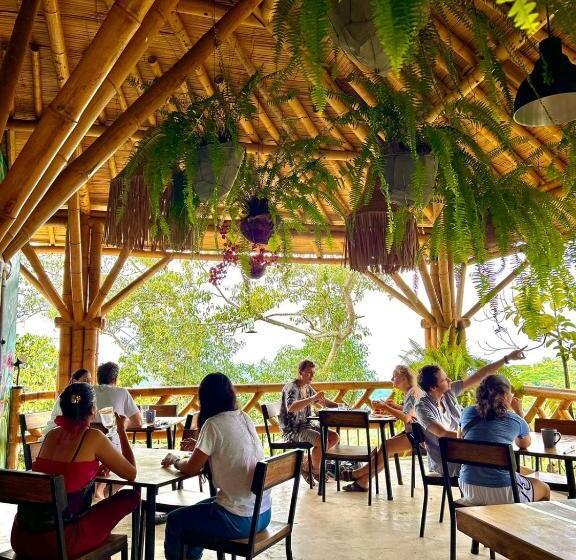 La Veranda Hotel & Restaurant