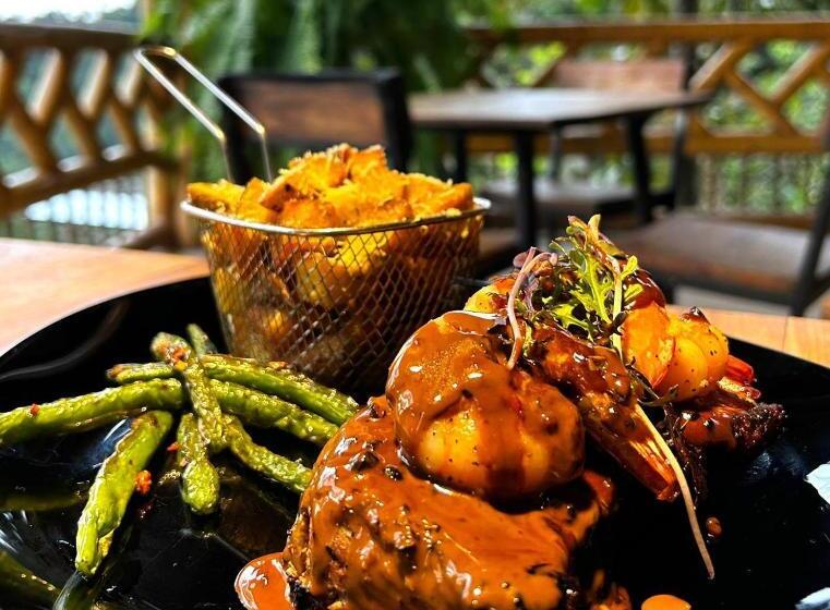 La Veranda Hotel & Restaurant