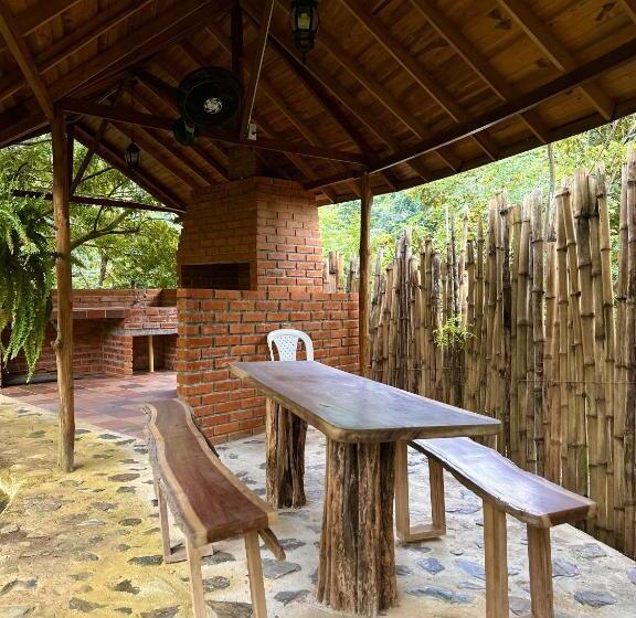 La Veranda Hotel & Restaurant